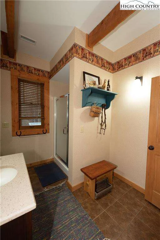 Image number 2 for the current listing