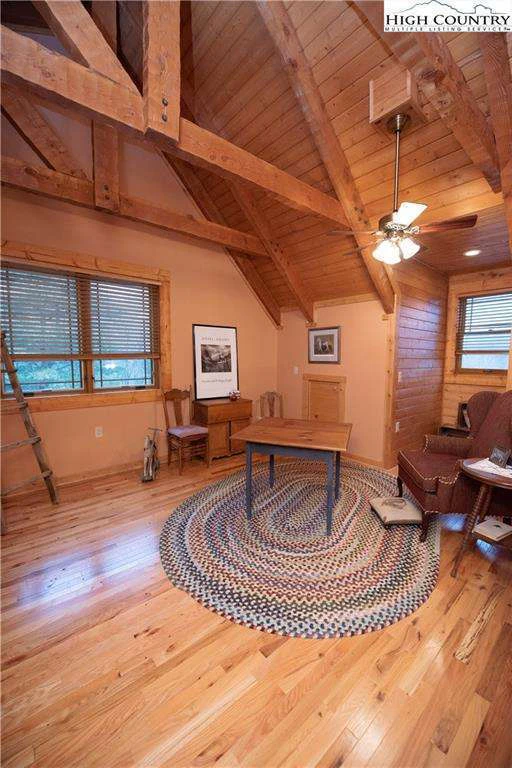 Image number 15 for the current listing