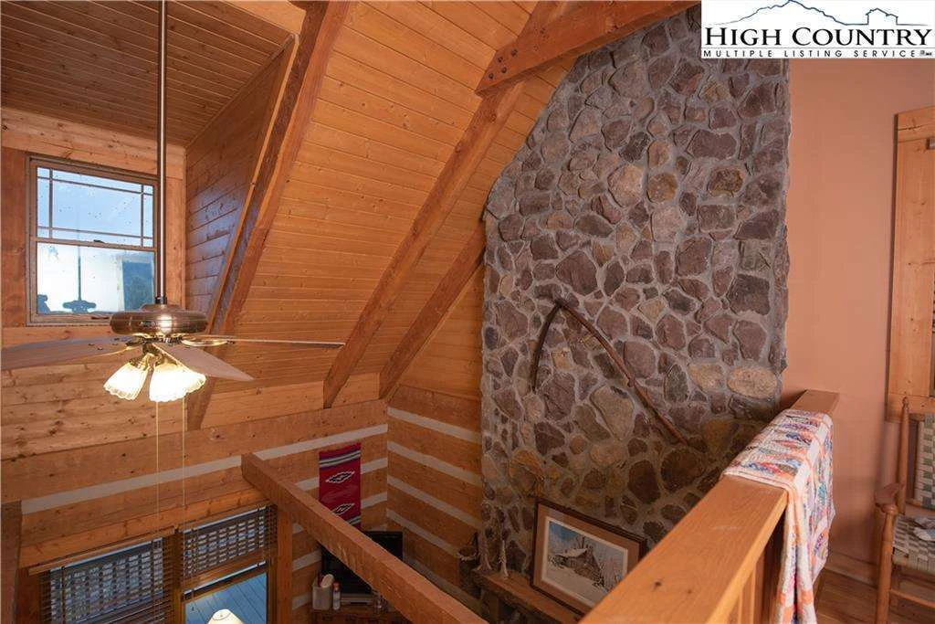 Image number 19 for the current listing