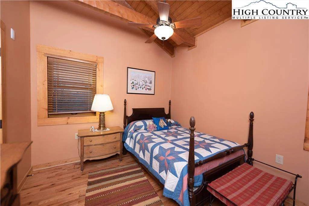 Image number 21 for the current listing