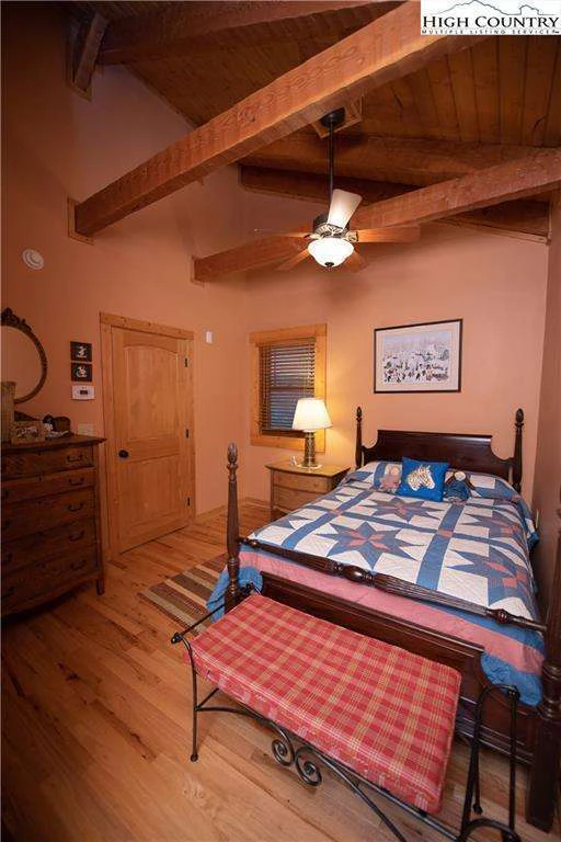 Image number 22 for the current listing