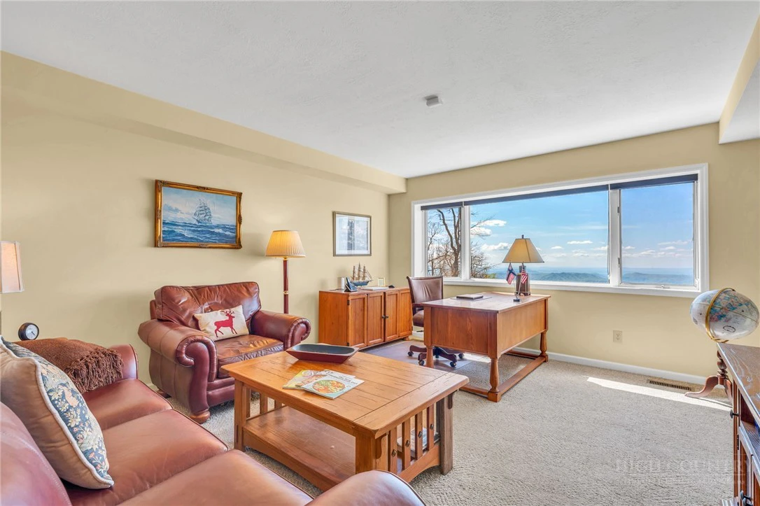 Image number 10 for the current listing