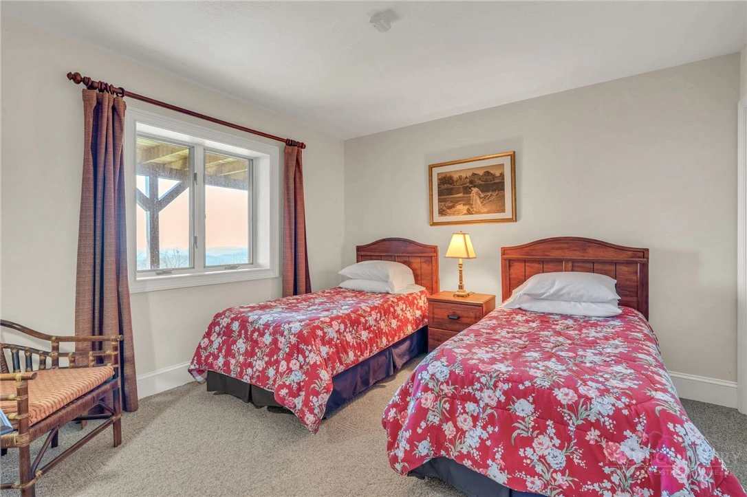 Image number 12 for the current listing