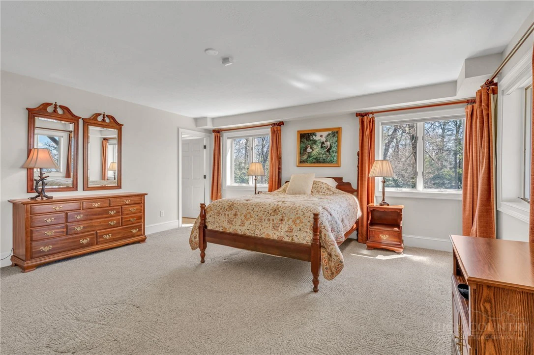 Image number 8 for the current listing