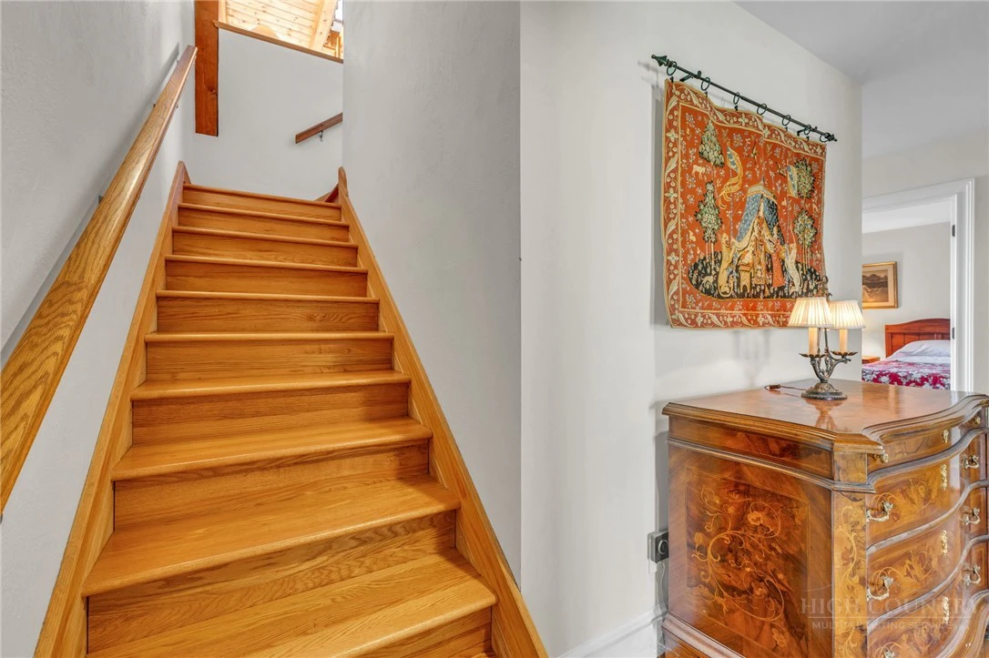 Image number 6 for the current listing