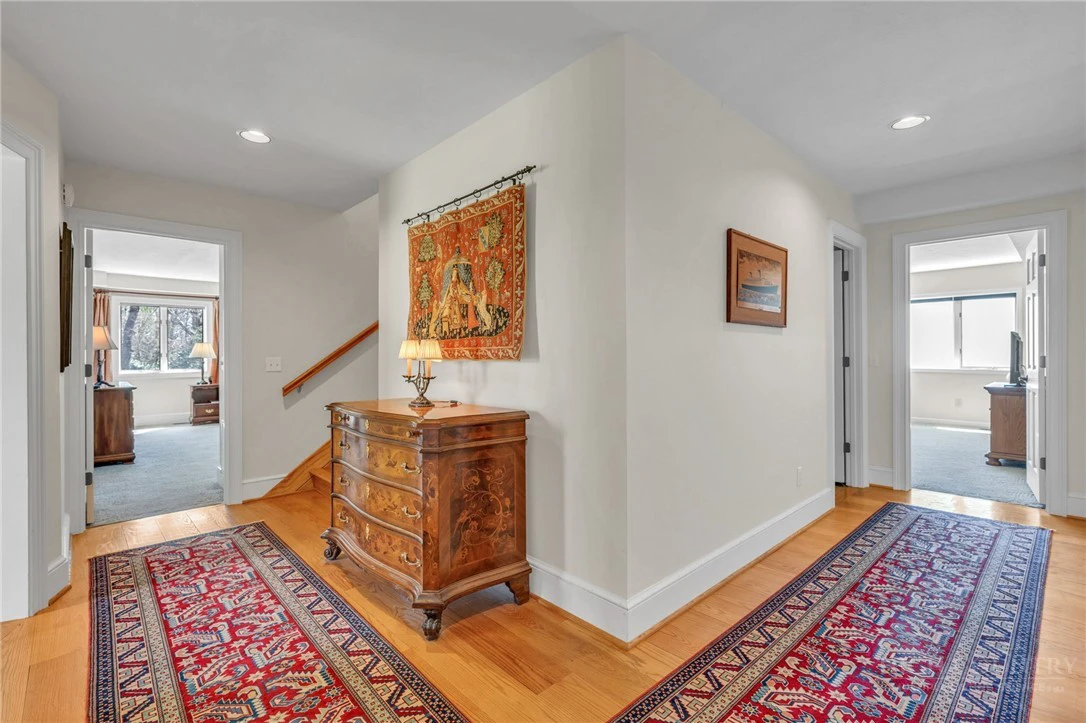 Image number 14 for the current listing