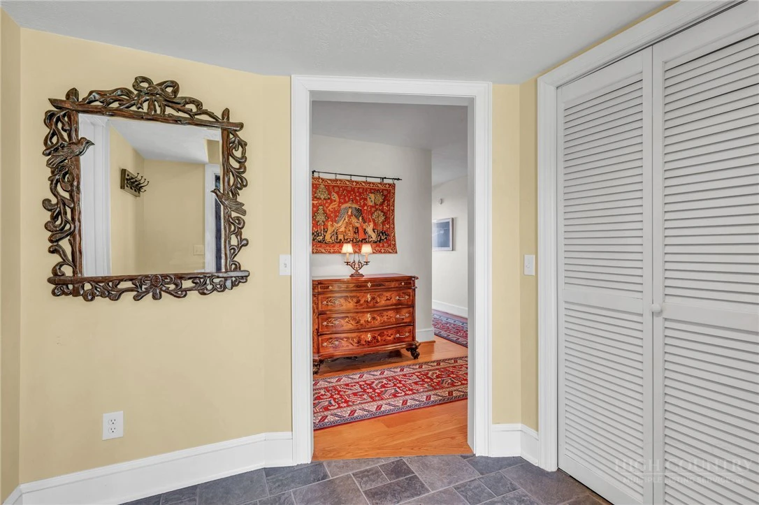 Image number 15 for the current listing