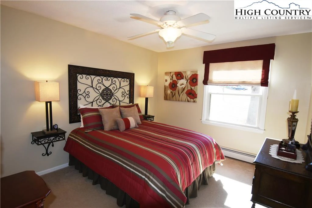 Image number 4 for the current listing