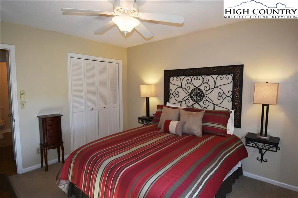 Image number 5 for the current listing