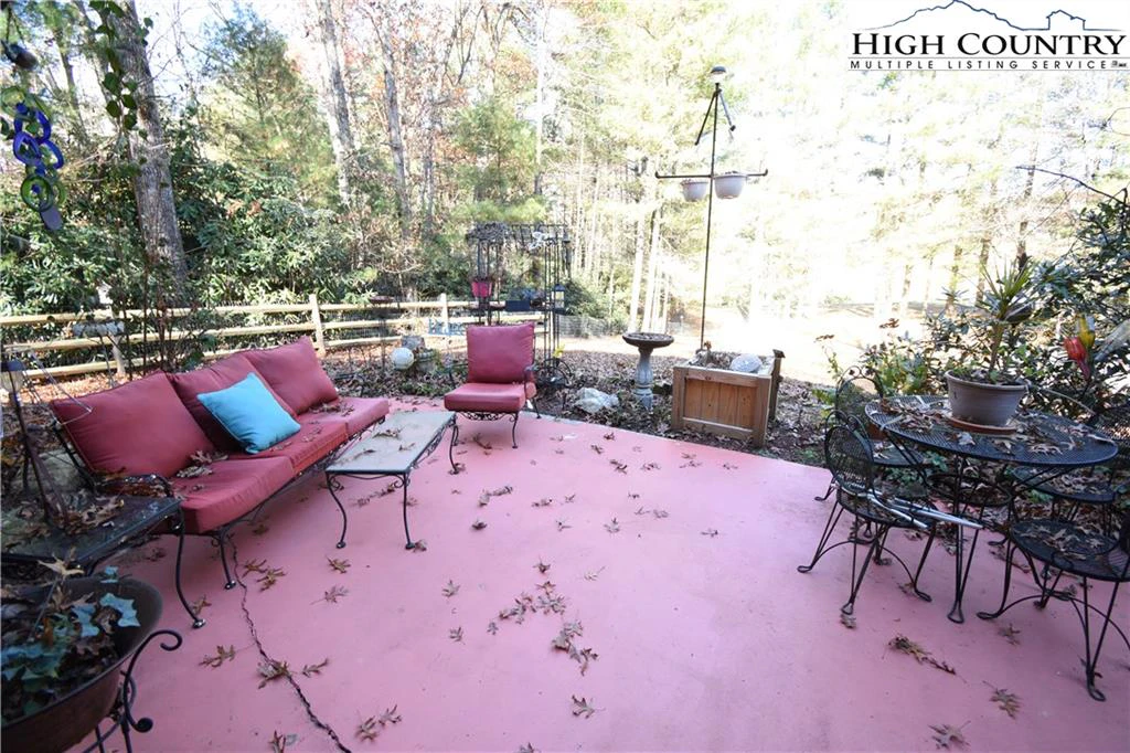 Image number 11 for the current listing