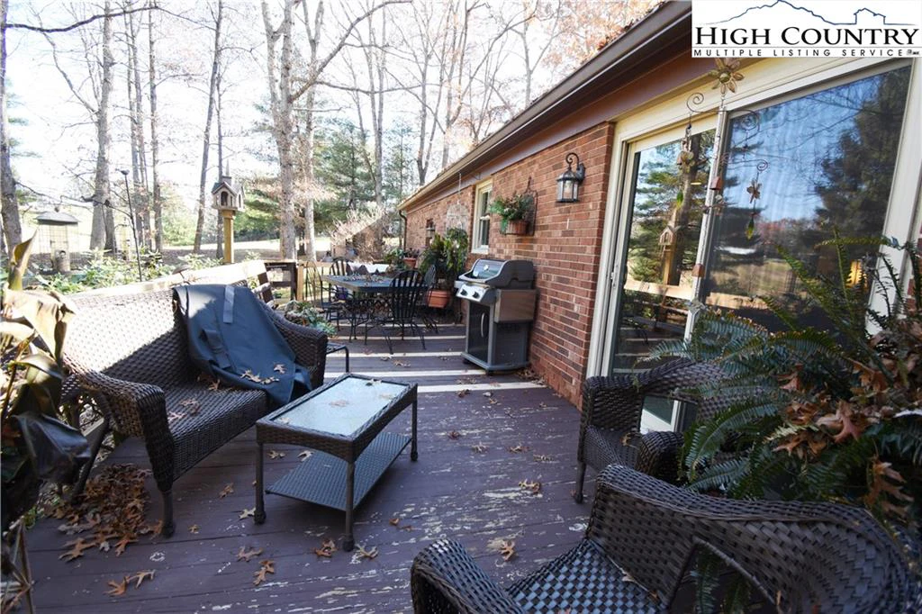 Image number 14 for the current listing