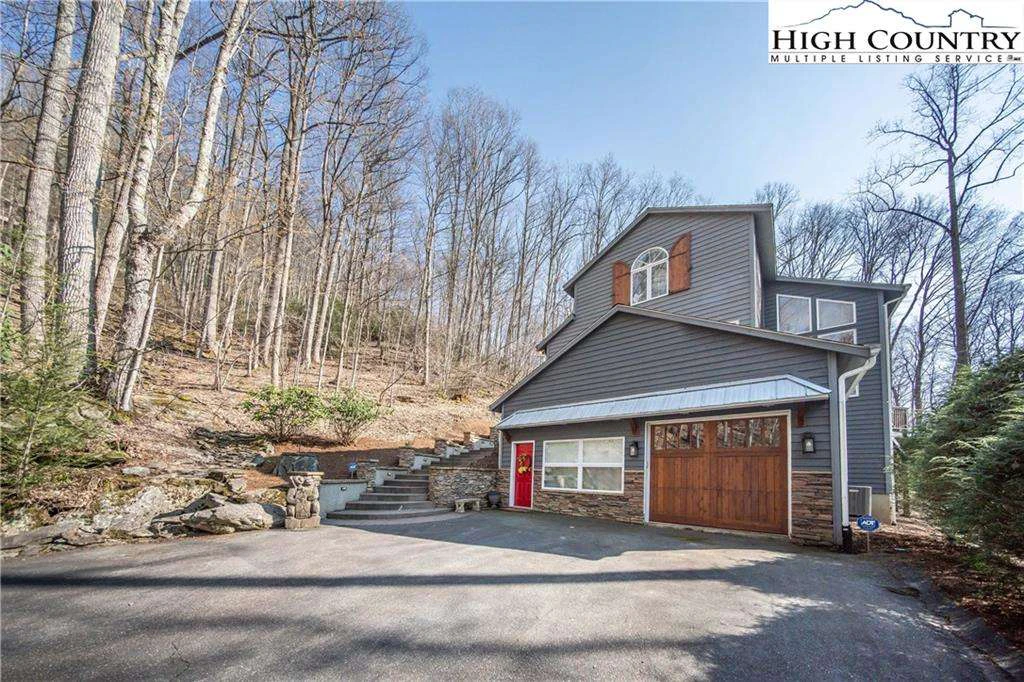 Image number 1 for the current listing