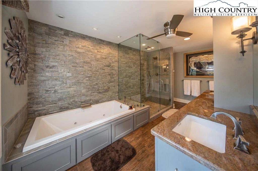 Image number 6 for the current listing