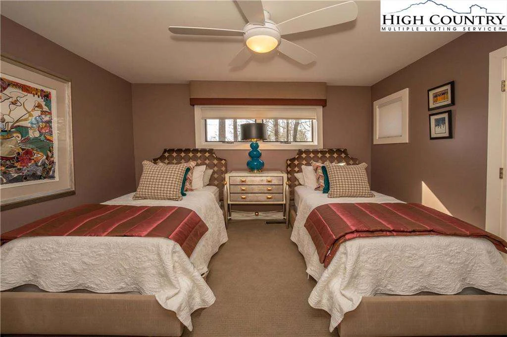 Image number 7 for the current listing