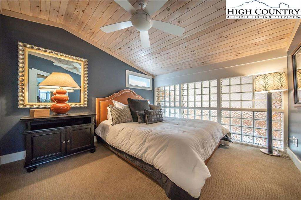 Image number 9 for the current listing