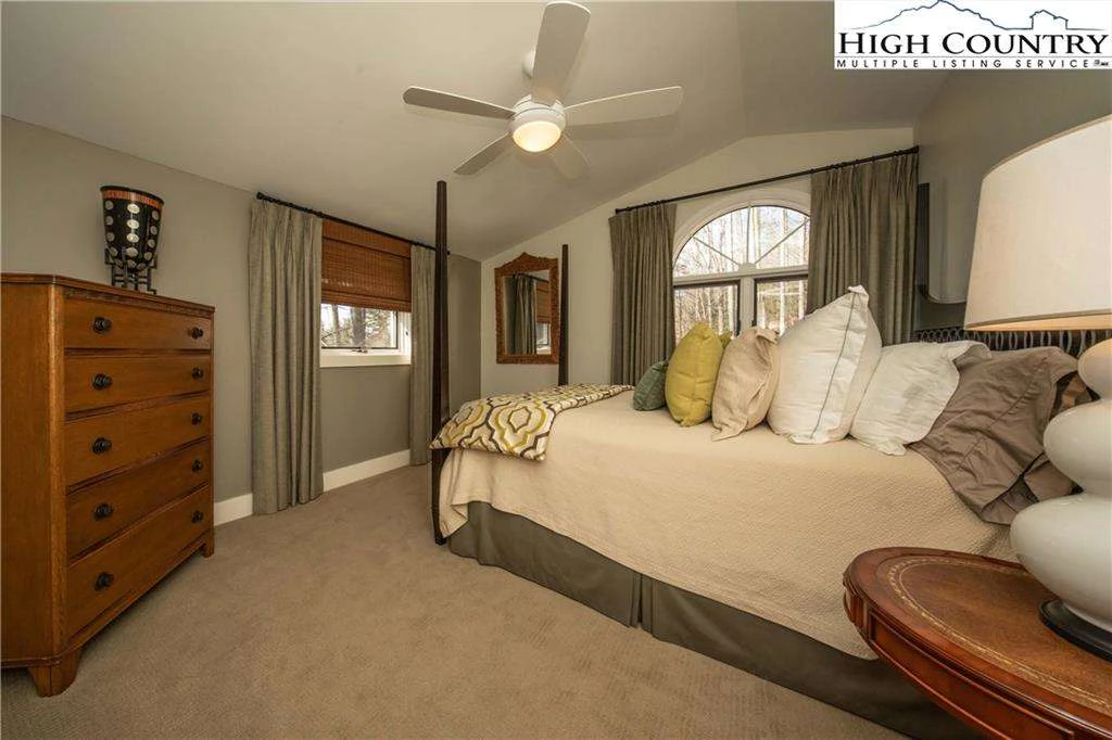 Image number 11 for the current listing
