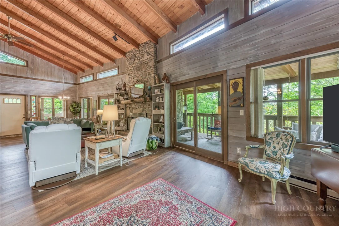 Image number 8 for the current listing