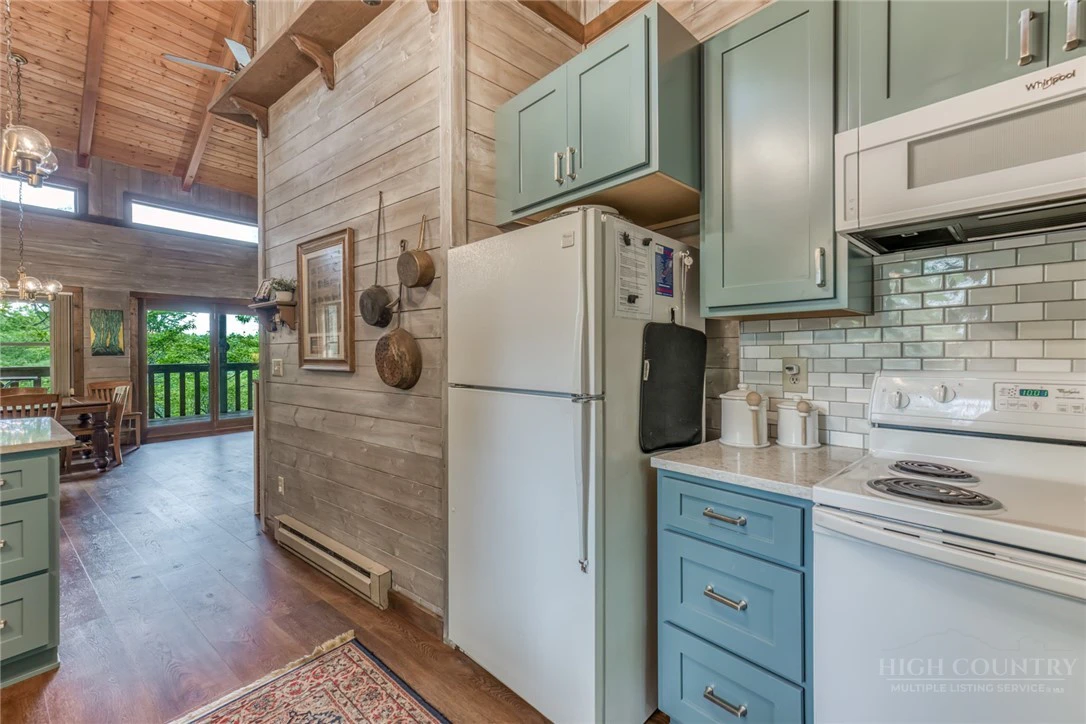 Image number 6 for the current listing