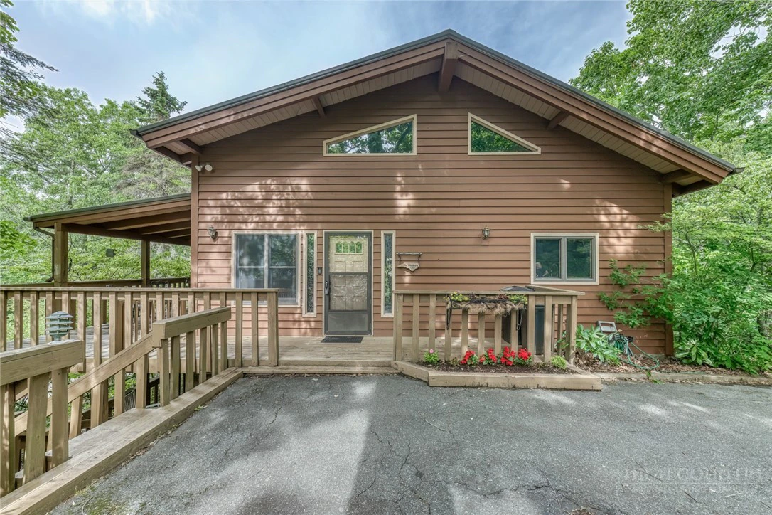 Image number 1 for the current listing
