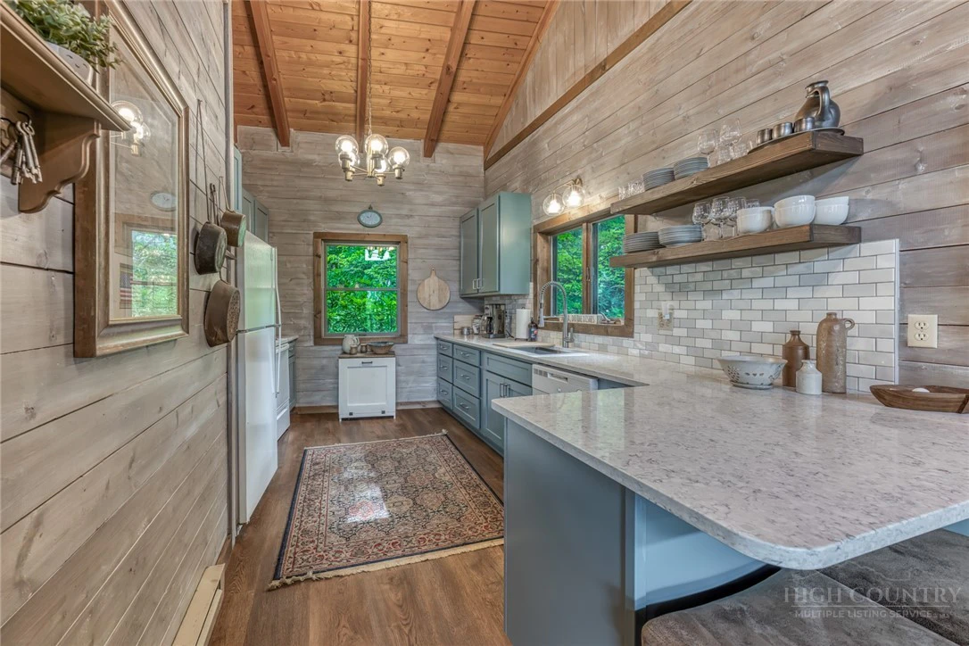 Image number 3 for the current listing