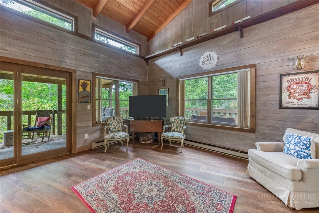 Image number 11 for the current listing