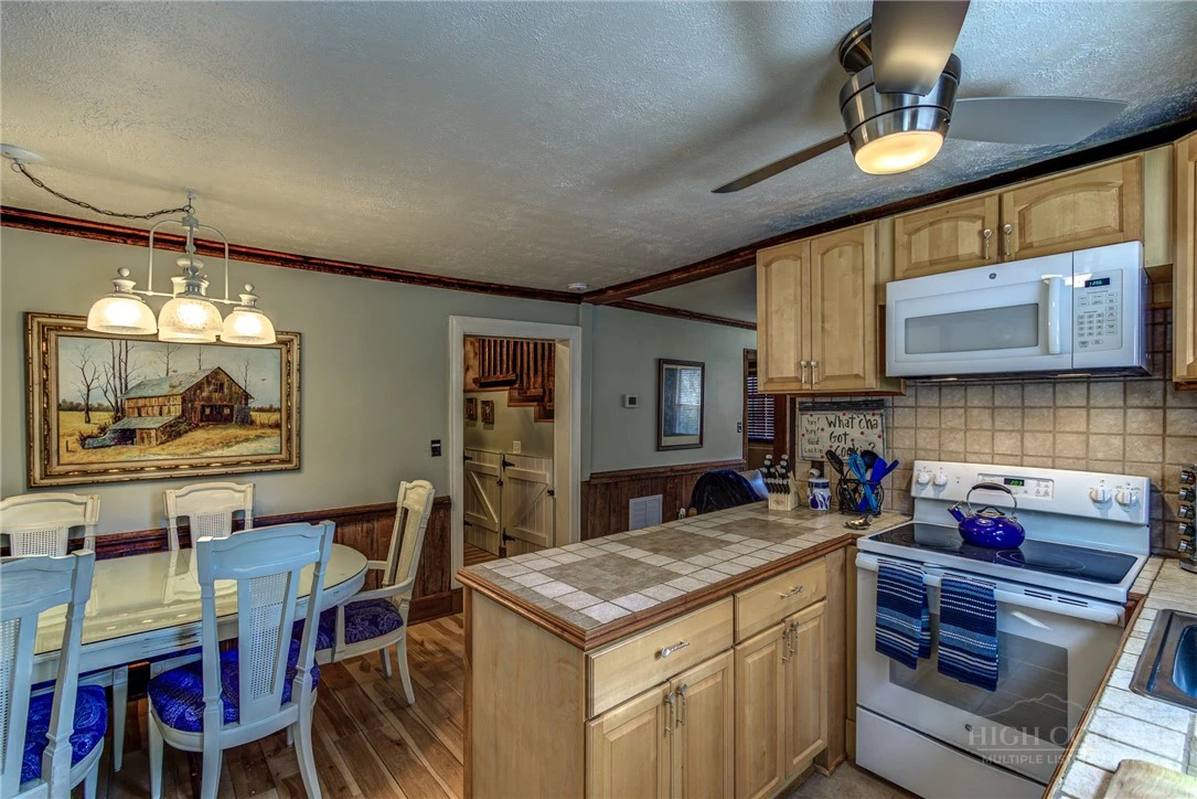 Image number 5 for the current listing