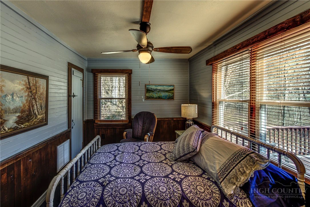 Image number 7 for the current listing