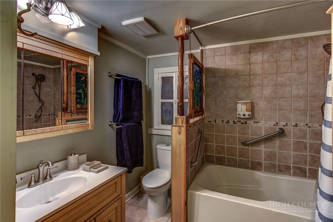 Image number 9 for the current listing