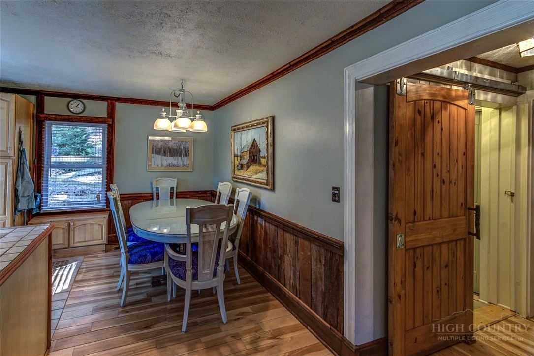 Image number 6 for the current listing