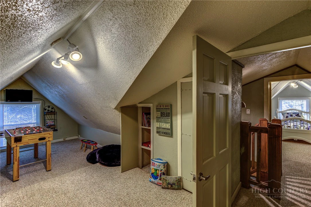 Image number 14 for the current listing