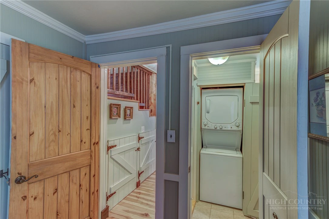 Image number 16 for the current listing