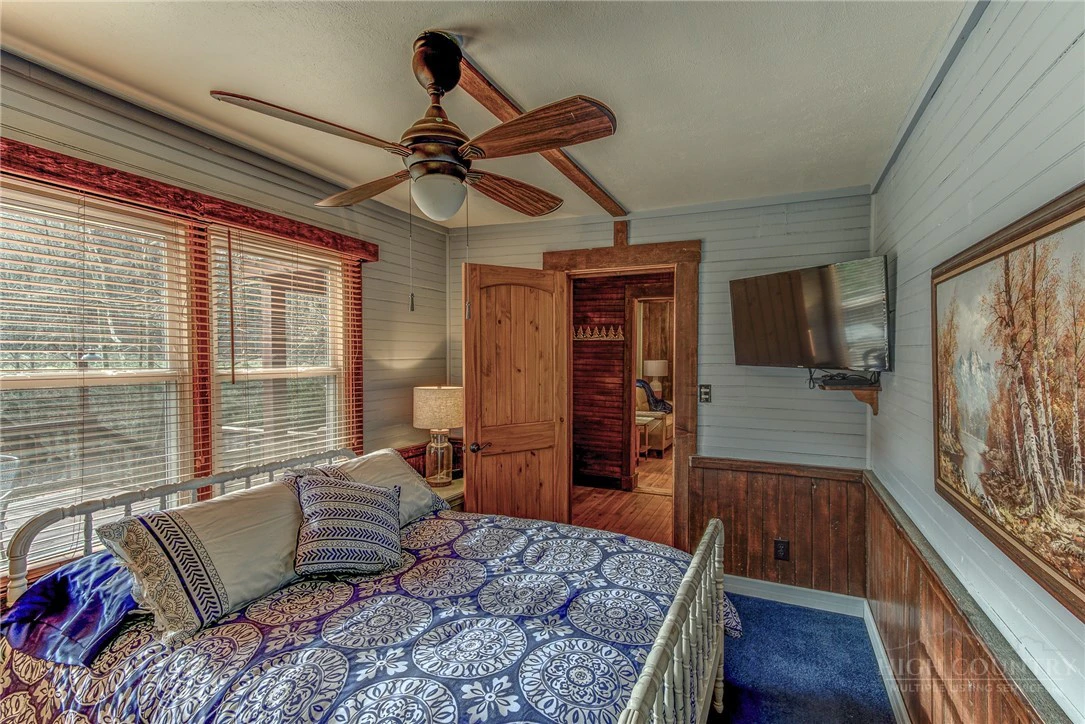 Image number 8 for the current listing