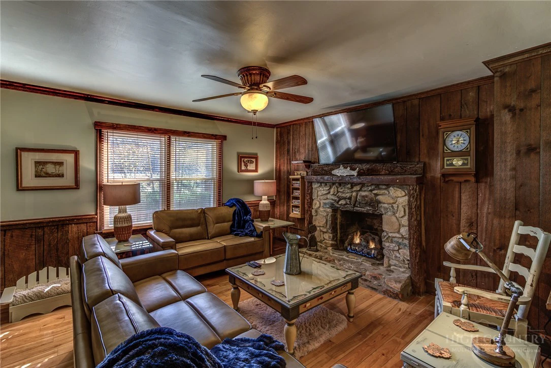 Image number 2 for the current listing