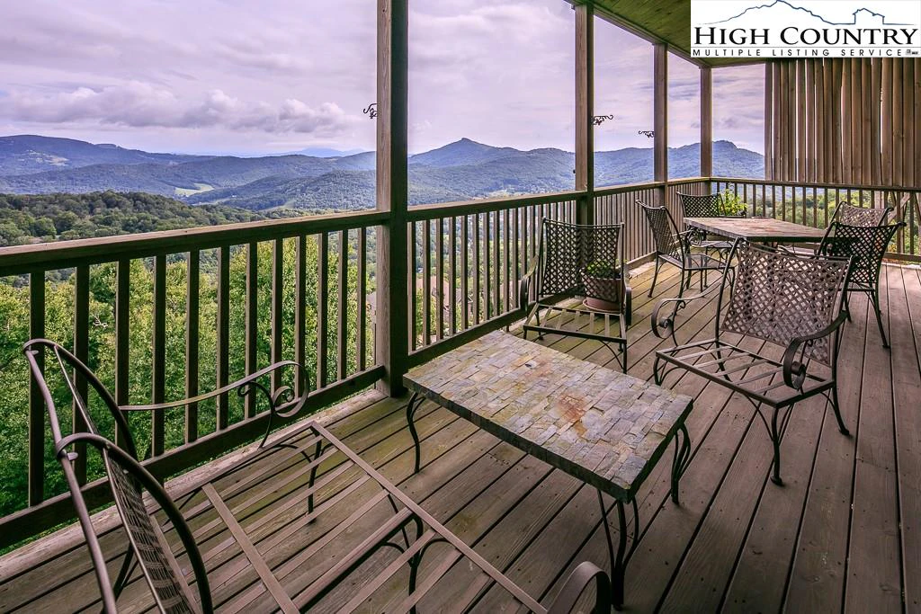 Image number 1 for the current listing