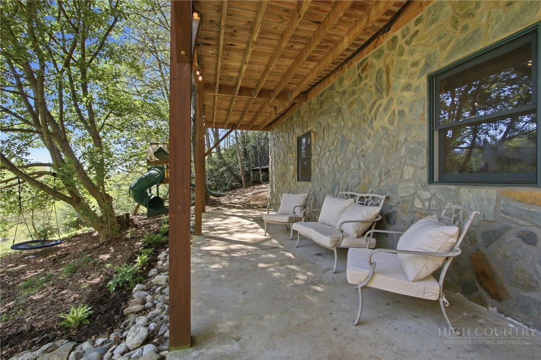 Image number 41 for the current listing