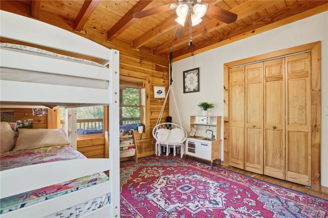 Image number 15 for the current listing