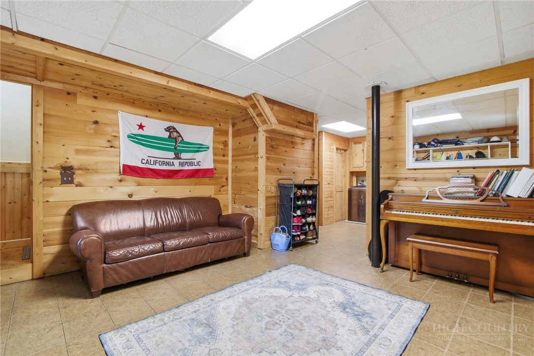 Image number 18 for the current listing