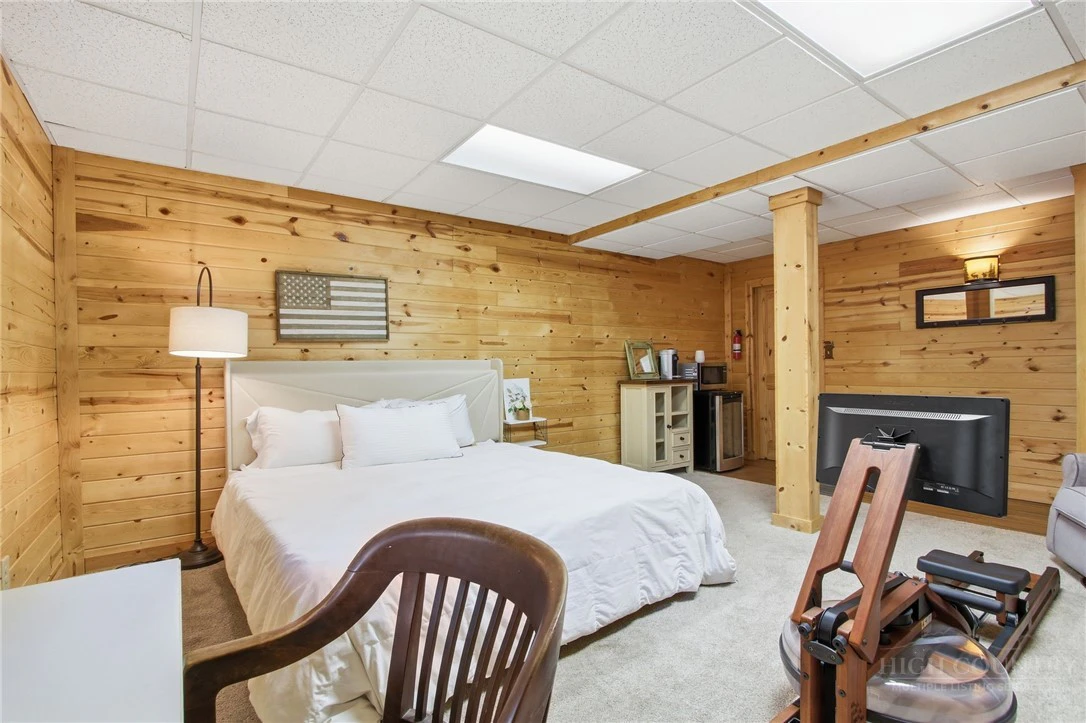 Image number 21 for the current listing