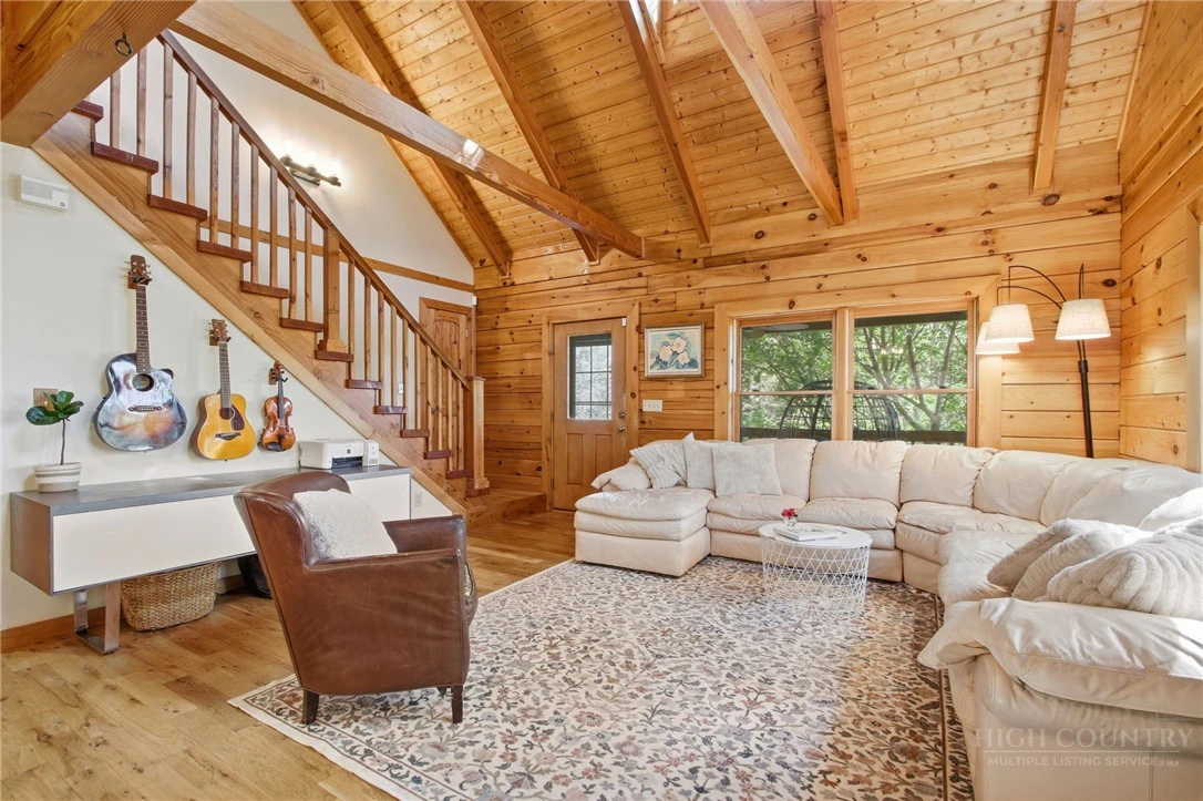 Image number 14 for the current listing