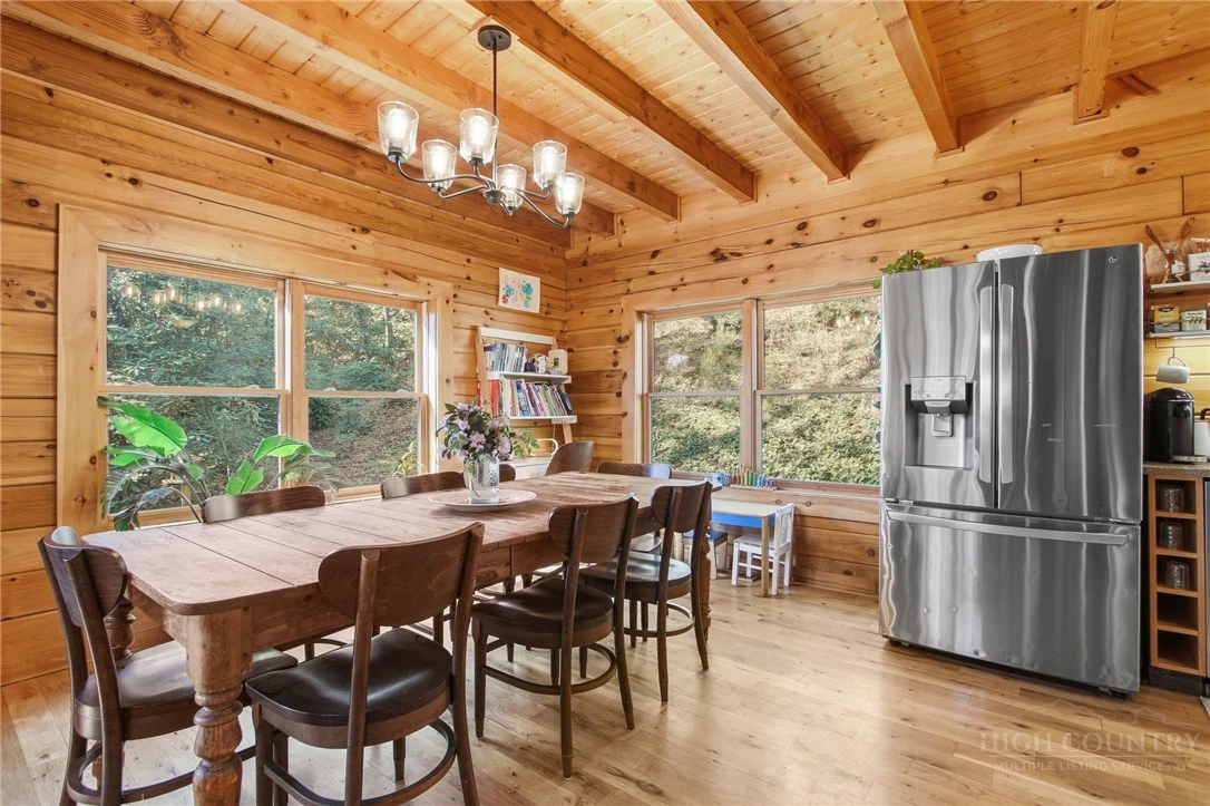 Image number 4 for the current listing