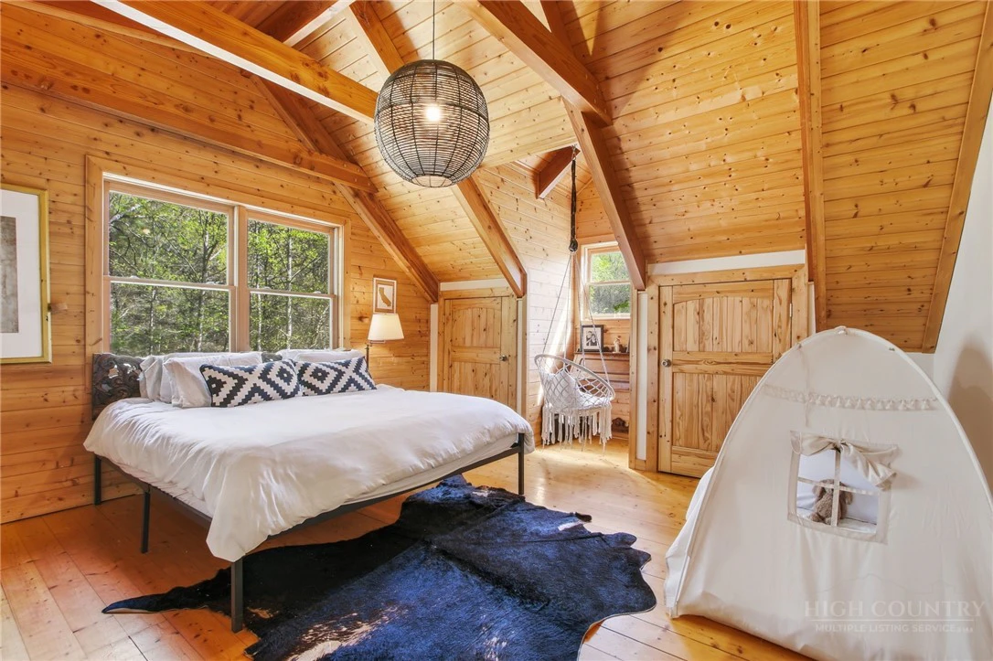 Image number 9 for the current listing