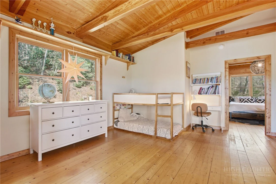 Image number 13 for the current listing