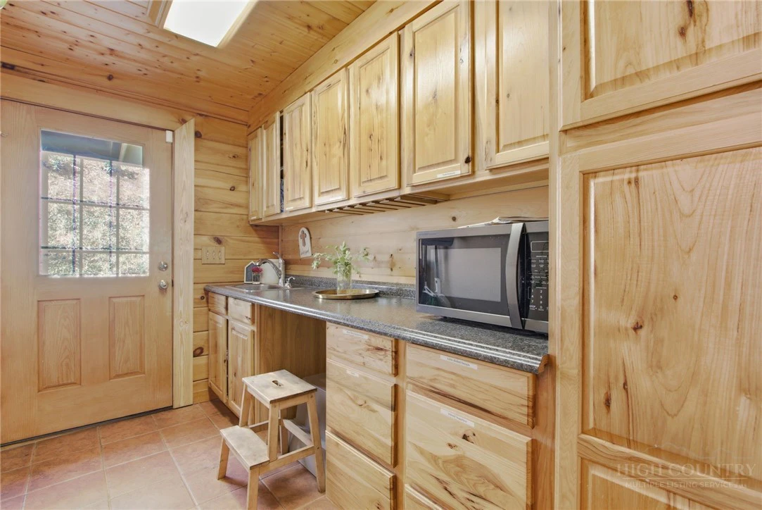 Image number 11 for the current listing