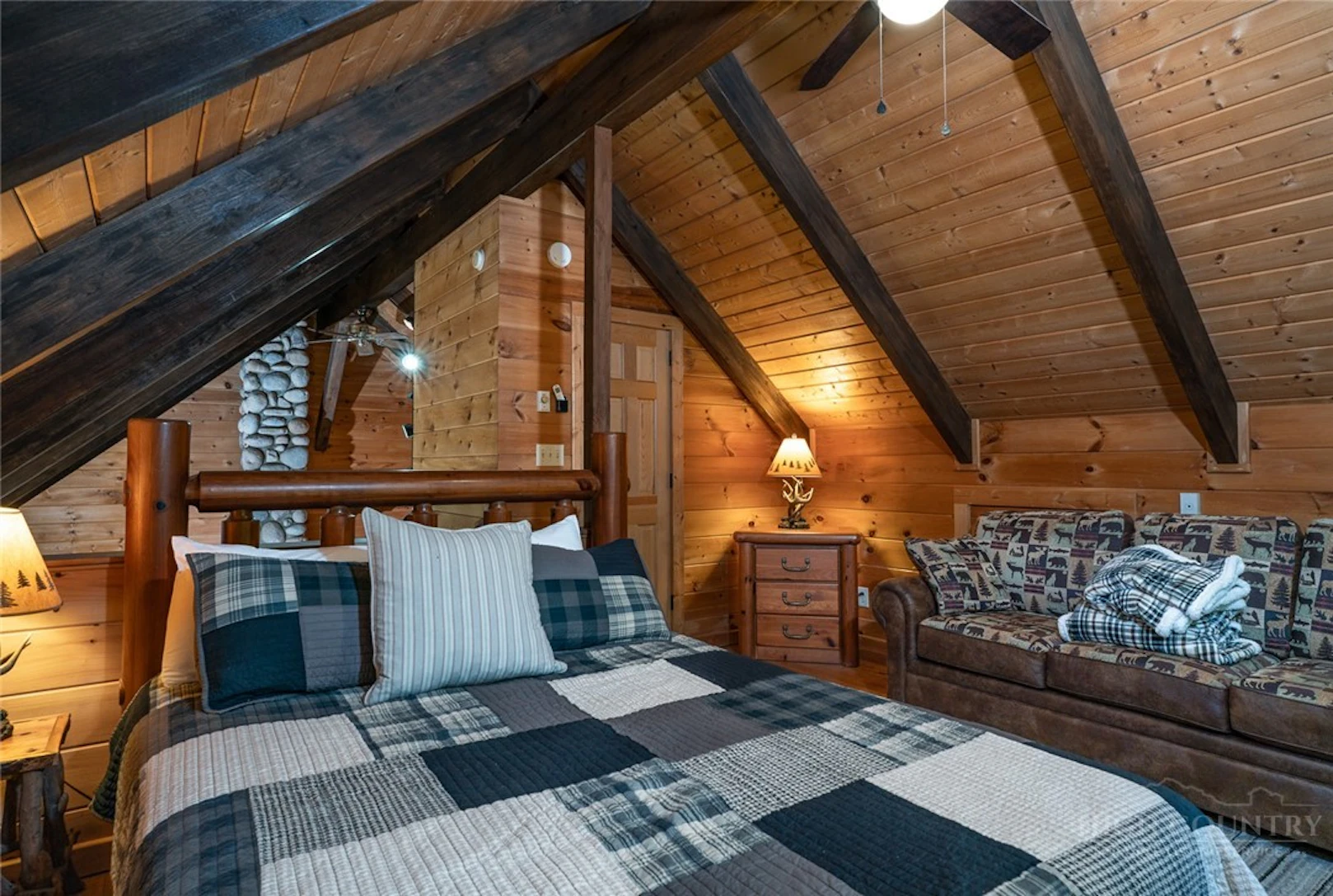 Image number 19 for the current listing