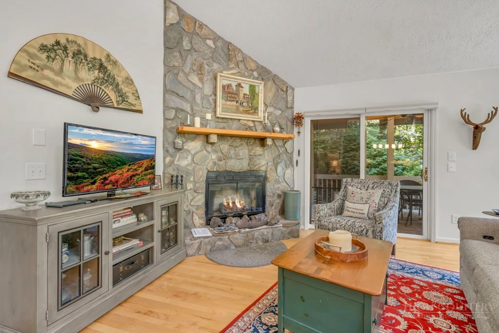 Image number 14 for the current listing
