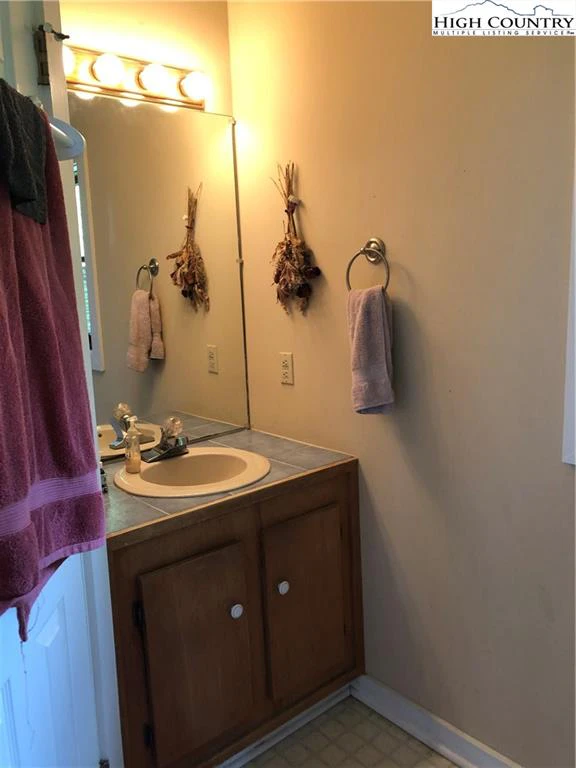 Image number 9 for the current listing