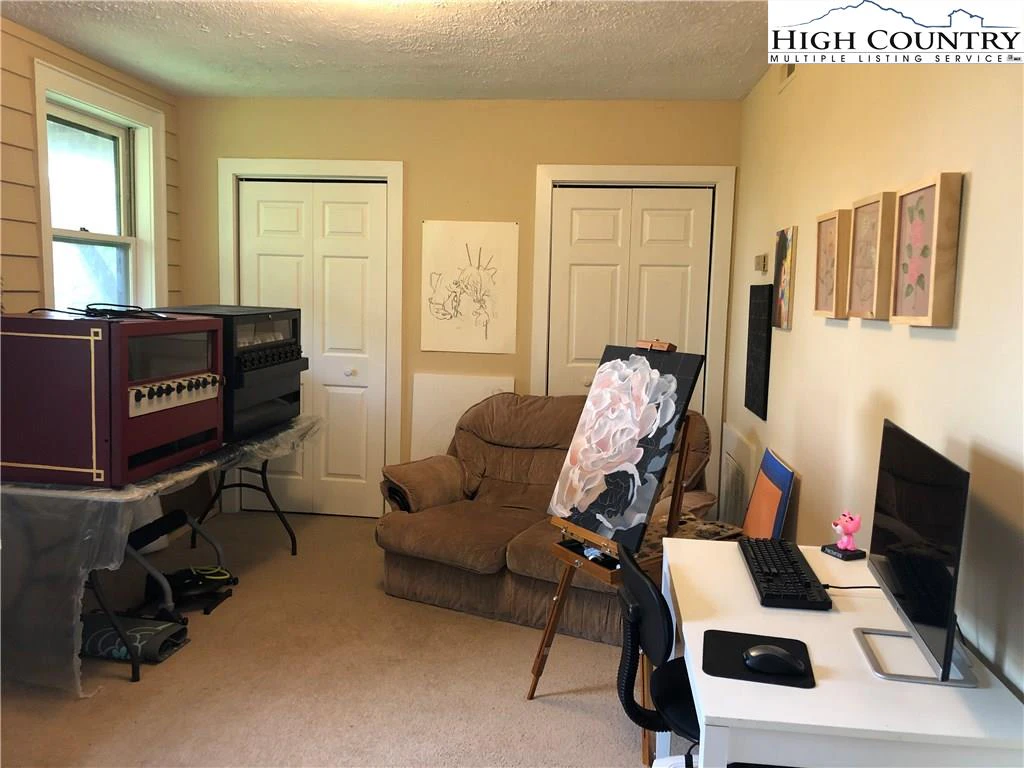 Image number 7 for the current listing