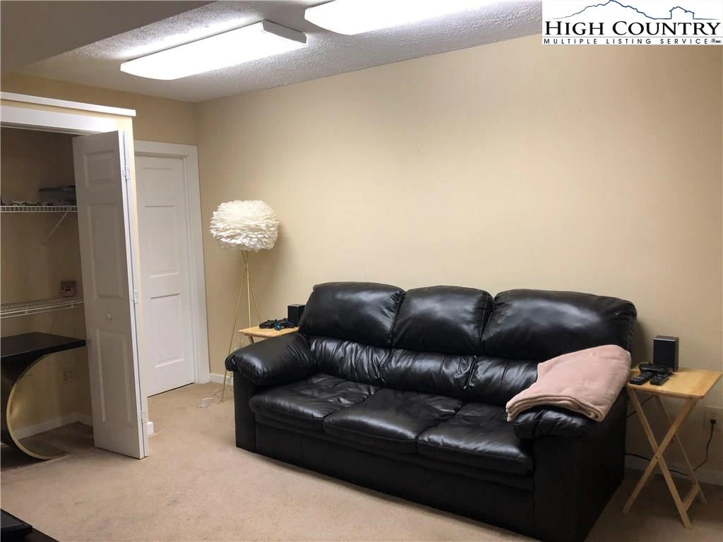 Image number 5 for the current listing