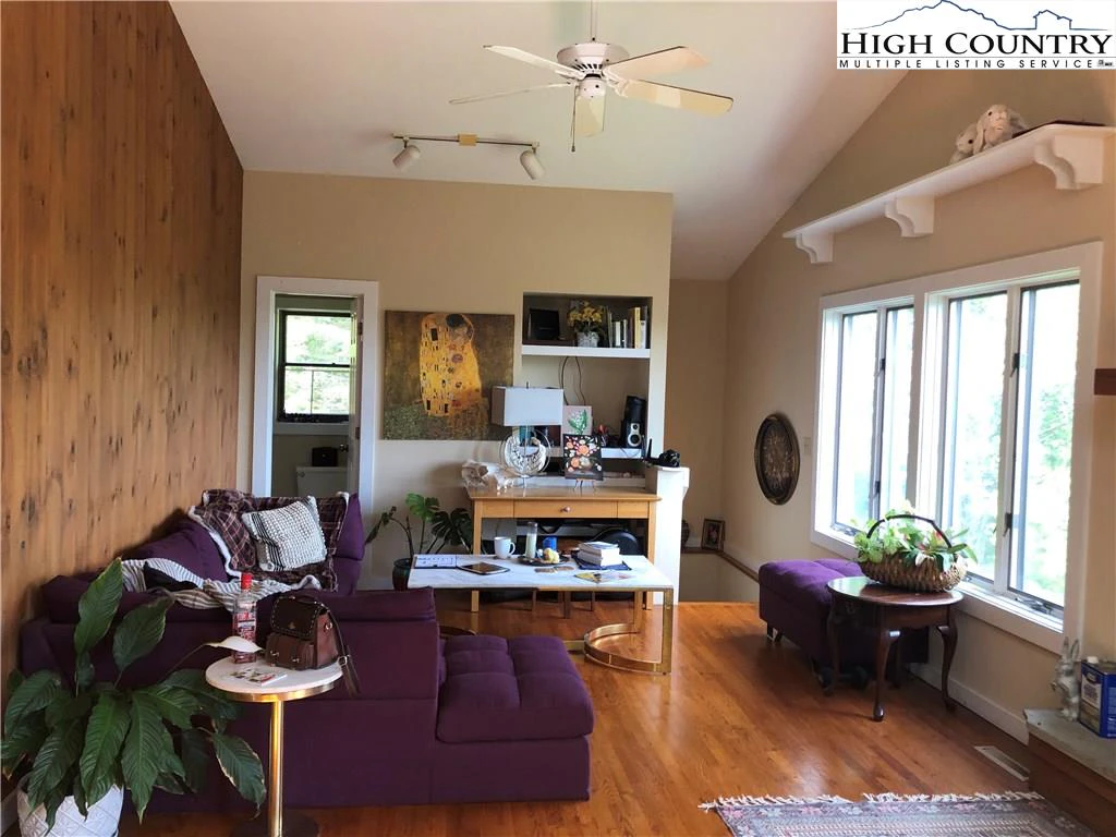 Image number 16 for the current listing