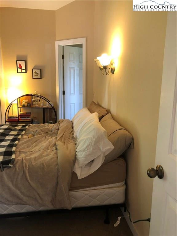Image number 2 for the current listing